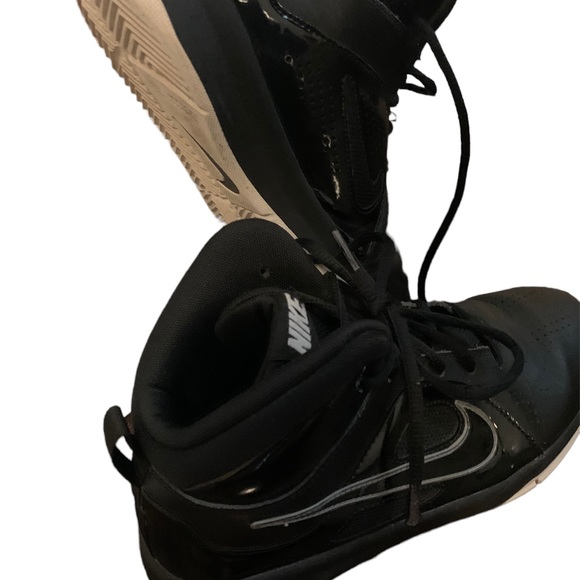 Nike Youth Non Marking Black Basketball Shoes - Picture 3 of 6